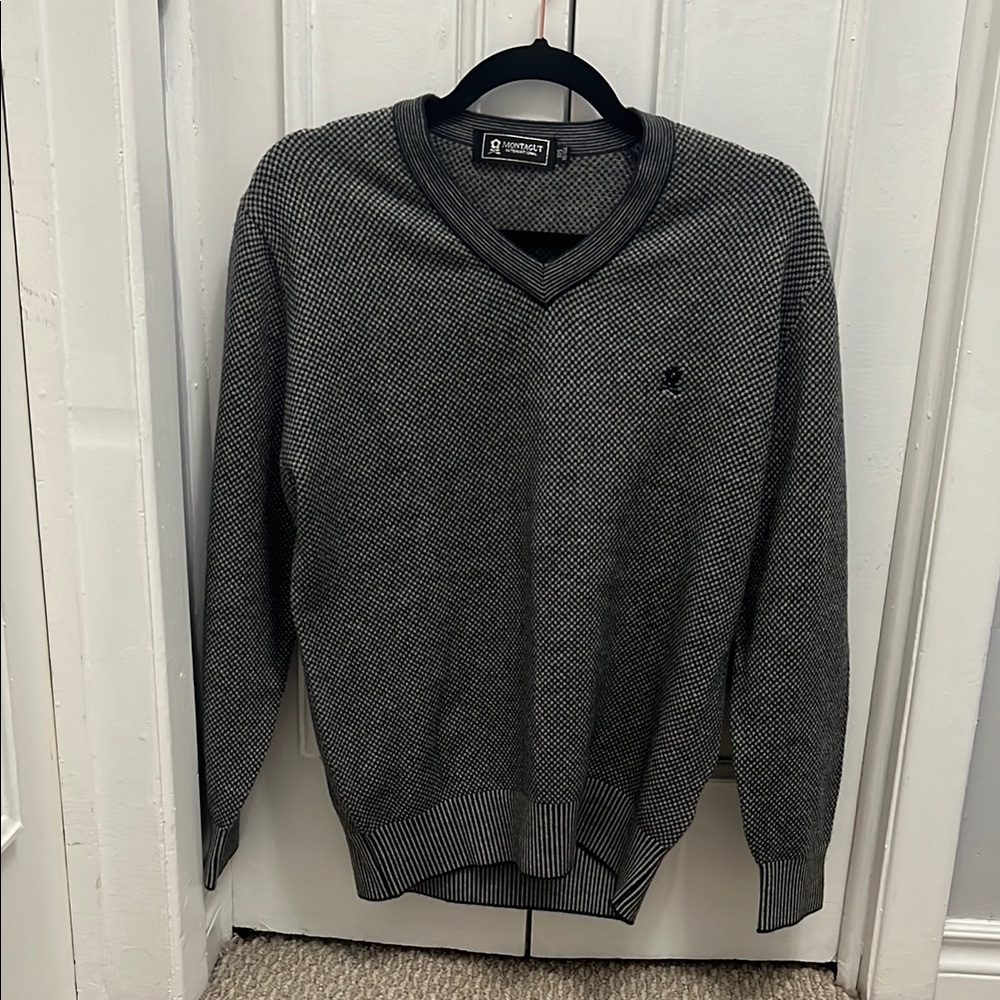 #027 Montagut international Gray Sweater